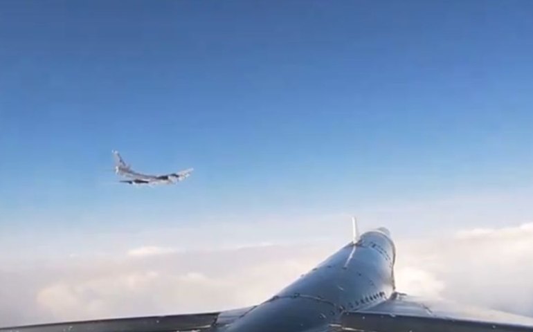 Caças dos EUA interceptam bombardeiros nucleares russos em exercícios perto do Alasca; vídeo