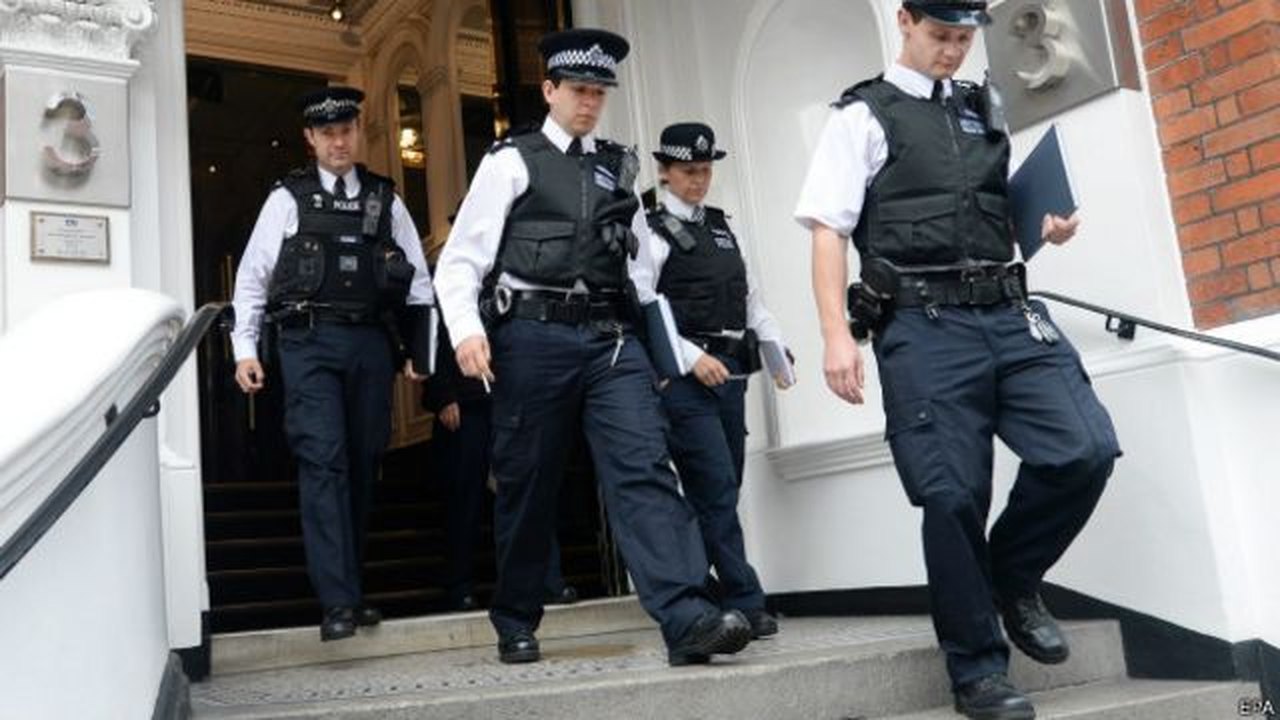 Mais de cem policiais de Londres renunciam ao porte de armas após assassinato de homem negro desarmado
