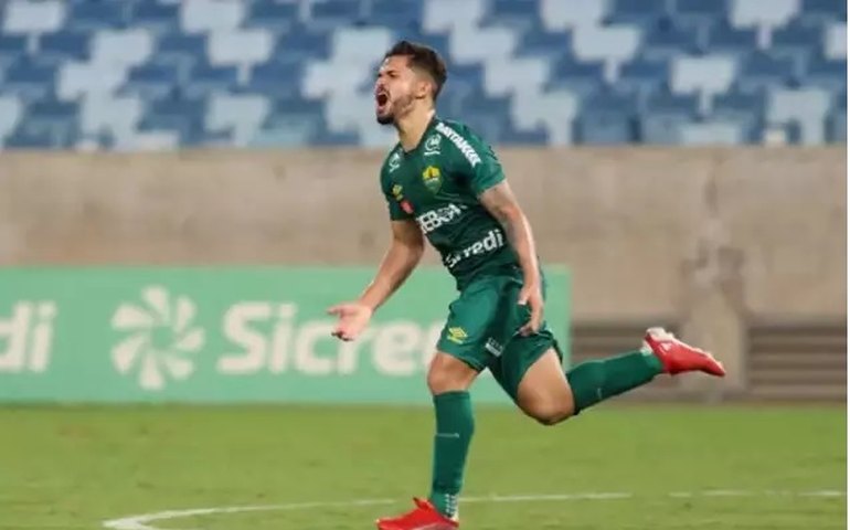 Ponte Preta tinha acordo adiantado, mas Alesson opta por proposta do Goiás