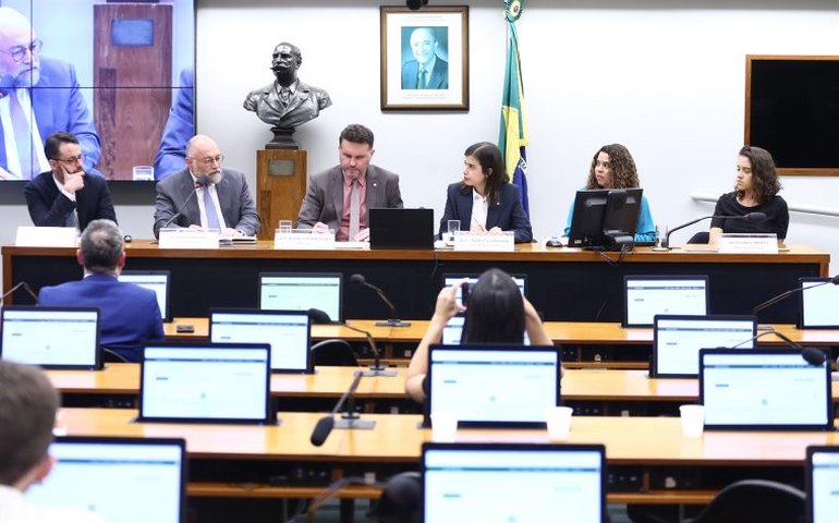 Relator da PEC da Segurança defende combate à influência de facções nos presídios; assista