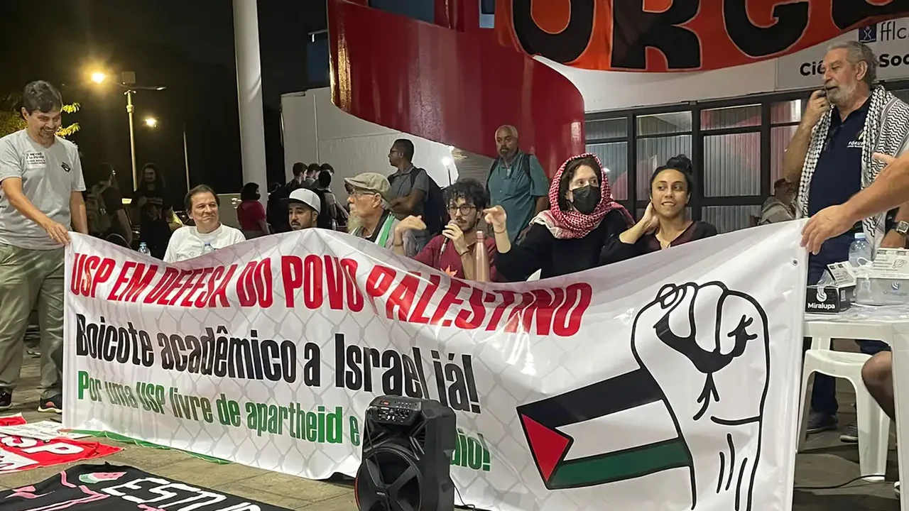 Manifestantes acampam na USP em solidariedade ao povo palestino