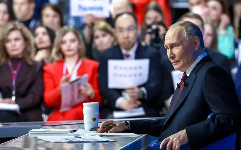 Putin oferece interromper ataques se Ucrânia convocar eleições