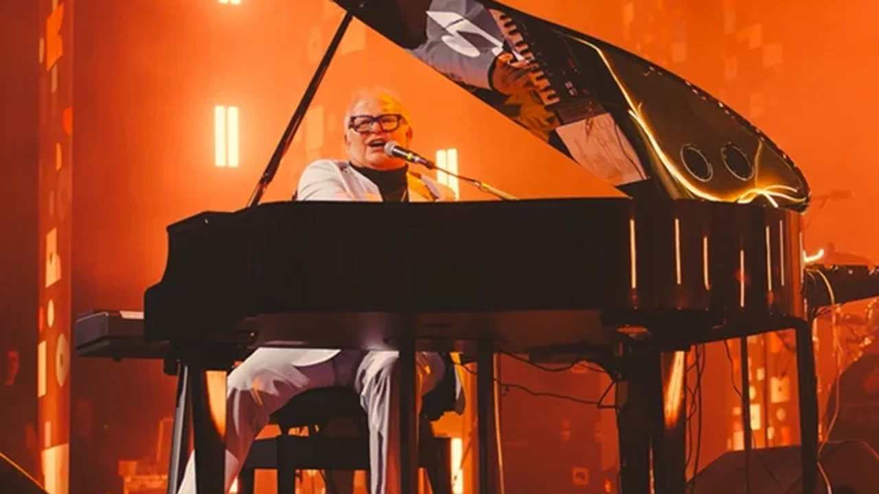 Guilherme Arantes apresenta sucessos em formato de voz e piano no The Cavern Club