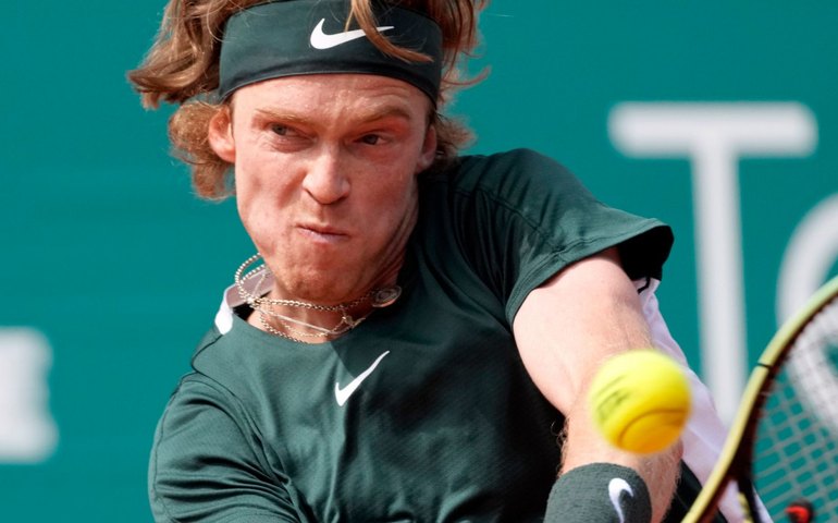Andrey Rublev vence Taro Daniel e enfrenta Fognini na semifinal de Belgrado