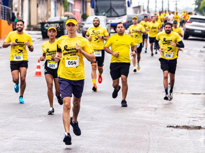 Mais de 400 pessoas participaram da Corrida Maio Amarelo, em Arapiraca