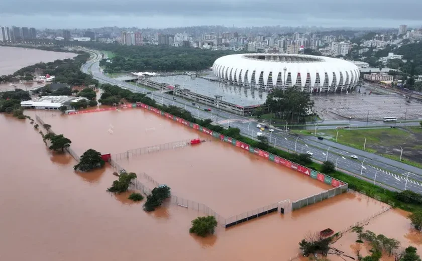 Cheia recorde do Guaíba inunda aeroporto e causa falta de água potável