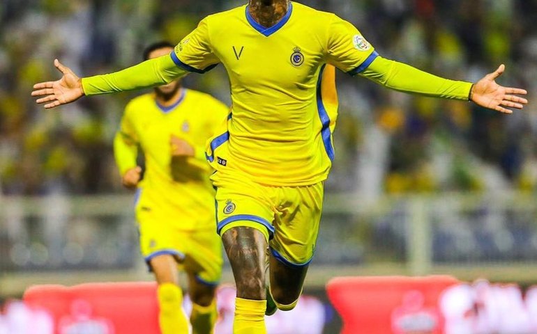 Companheiro de CR7 e Mané, Talisca aproveita férias para fazer shows como trapper no Brasil