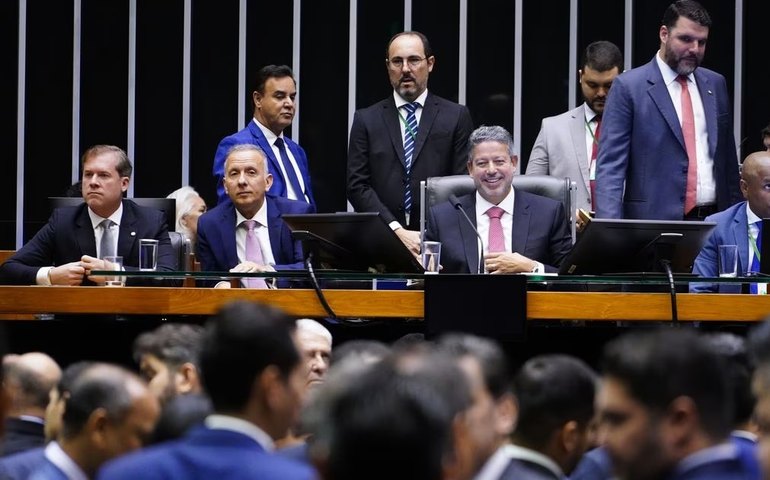 Reforma tributária: Lira e líderes avaliam discutir proposta no plenário da Câmara nesta 2ª feira