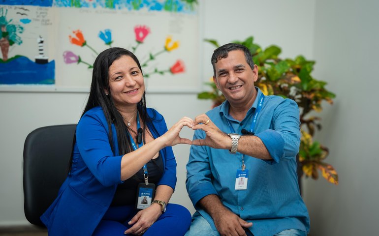 Dia dos Namorados: Casal que se apaixonou na Seduc é exemplo de abnegação no serviço público