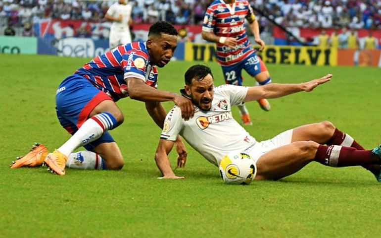 Goleiro Fábio salva e Fluminense vence Fortaleza no Castelão