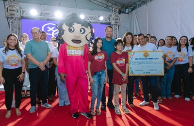 Educação de Murici comemora Selo Ouro, lança projeto de leitura e faz sorteio de prêmios para alunos e servidores