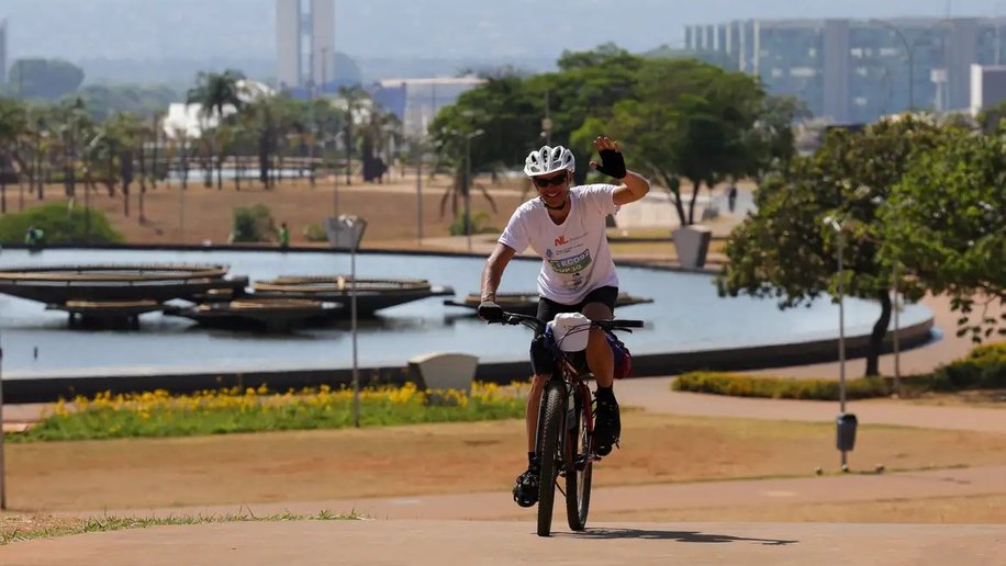 Ambientalista promove educação em viagem de bicicleta do Rio a Belém
