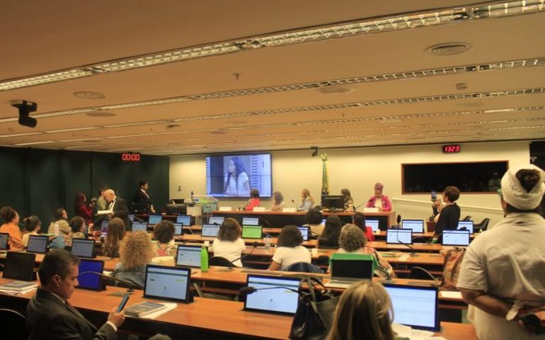 “Criança Não É Mãe” lança vídeo que denuncia a imposição da maternidade a meninas vítimas de estupro