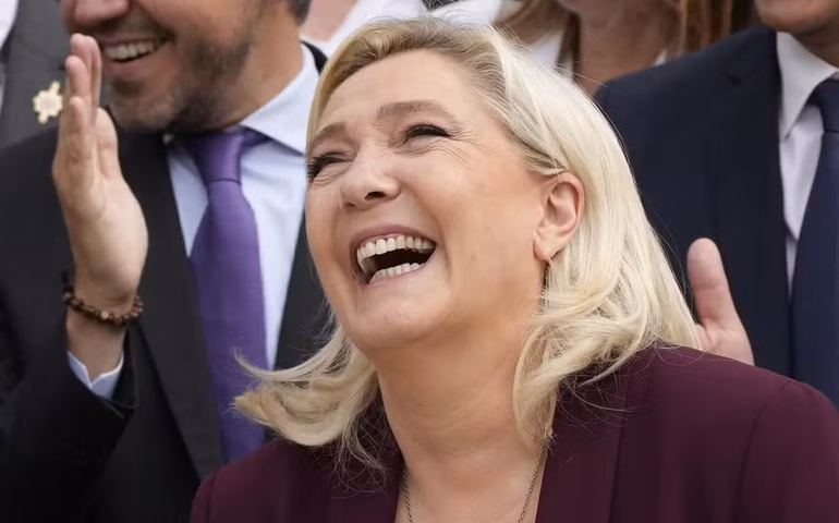 França: pesquisa eleitoral mostra partido de Le Pen na liderança das intenções de voto
