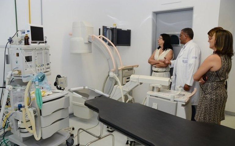 Secretária da Saúde inspeciona Hospital Geral do Estado