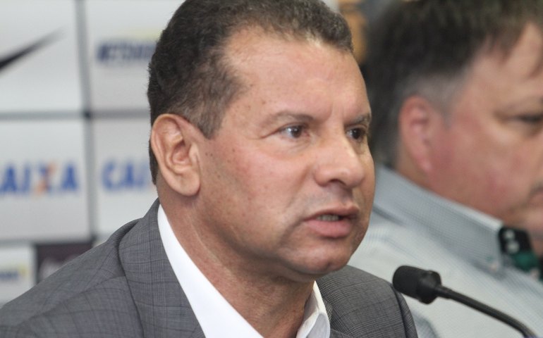 Após semanas de negociações, Juventude oficializa Celso Roth como treinador