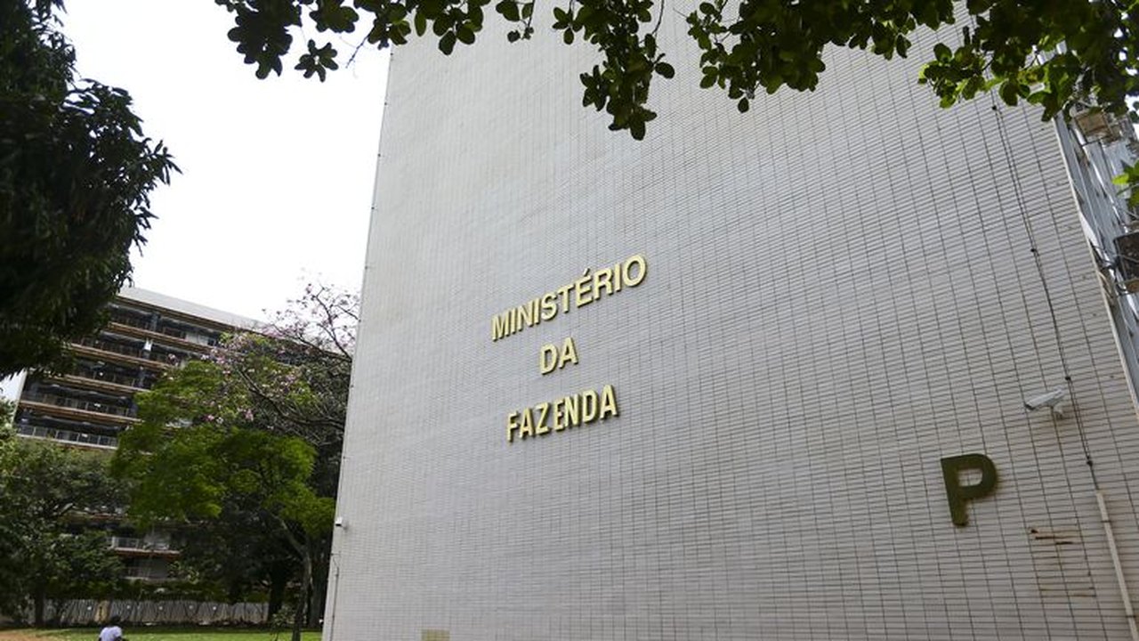Fazenda vai extinguir Secretaria da Reforma Tributária até novembro e criar pasta para o mercado de carbono
