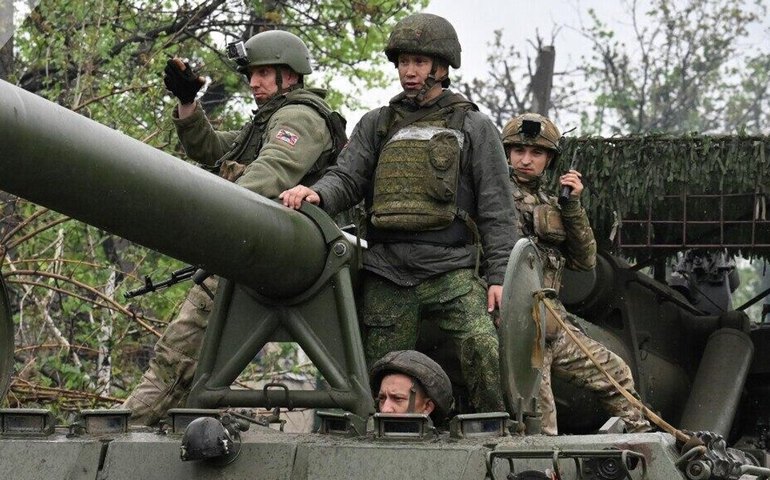 As forças russas libertaram o povoado de Romanovka na República Popular de Donetsk (RPD). O agrupamento russo Yug (Sul) eliminou até 260 efetivos, cinco estações de guerra eletrônica e quatro depósitos de material bélico das forças ucranianas.