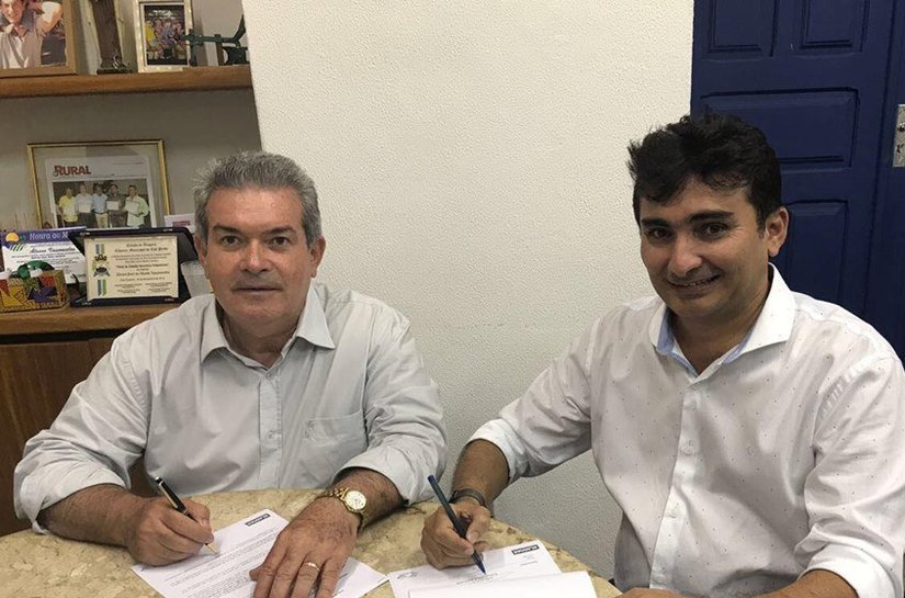 Prefeitura de Olho D´água Grande recebe trator agrícola do Estado