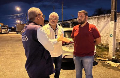 Diretoria da Ilumina inspeciona equipamentos de iluminação no Conjunto Cambuci