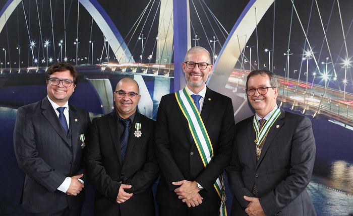 Professor do Ufal, Ig Igbert Bittencourt recebeu a medalha da Ordem Nacional do Mérito Educativo