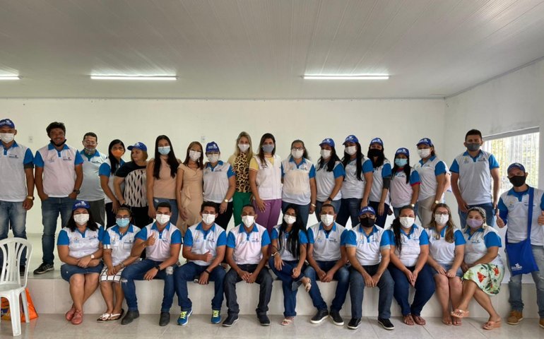 Valorização do servidor: Prefeita Marcela Gomes entrega fardamentos a agentes de saúde e de endemias de Novo Lino