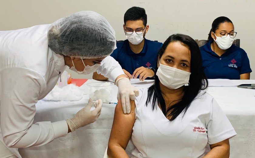 Hospital Santa Rita segue plano de vacinação e imuniza mais 110 colaboradores