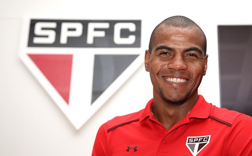 Lateral Régis tem contrato suspenso com o São Paulo por problemas pessoais