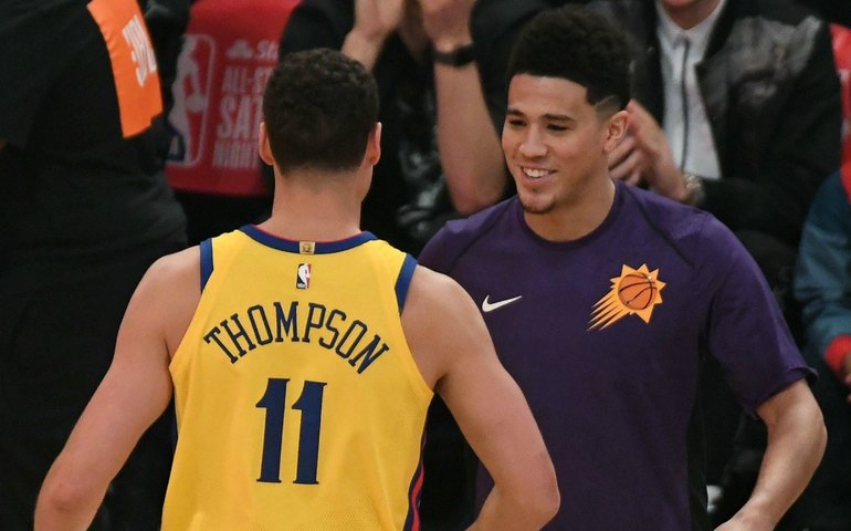 Booker provoca, tira Thompson do jogo e lidera vitória dos Suns sobre os Warriors