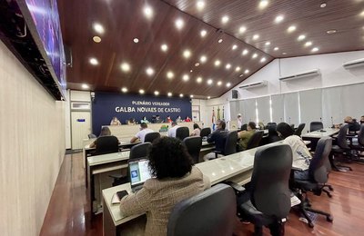 João Catunda ouve demandas da educação durante audiência pública