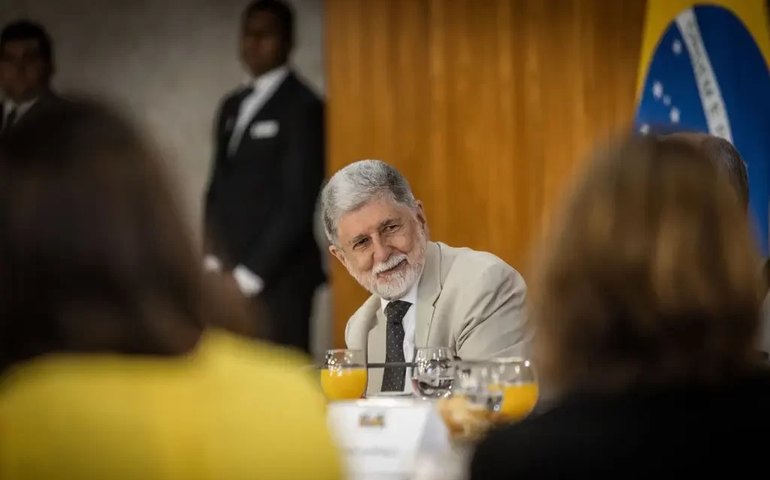 Amorim viaja para Havana para estreitar relações do Brasil com Cuba