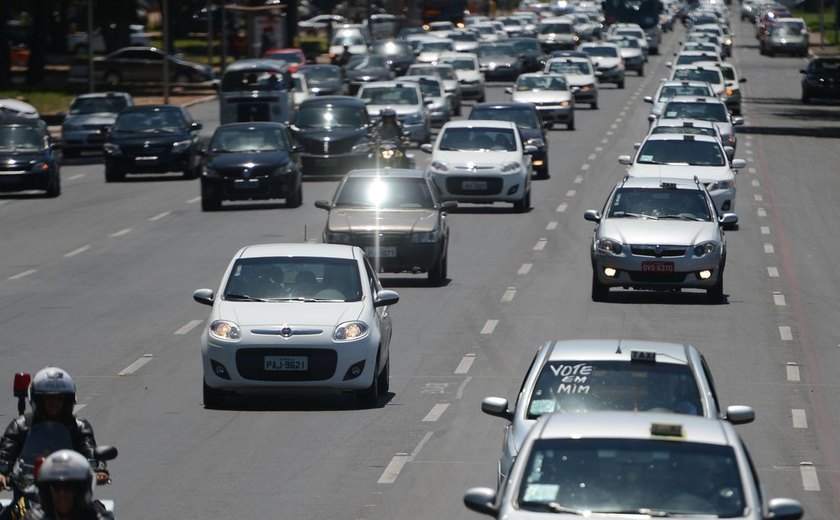 MP libera R$ 10,9 bi para auxílios a caminhoneiros e taxistas