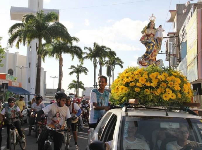Arapiraca: Festa da Padroeira inicia com carreata pelas ruas e missa