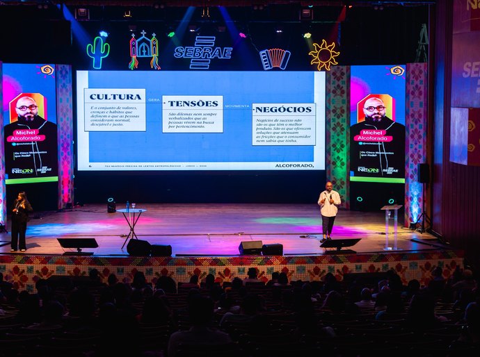 Pix do amor e a falência do marketing tradicional sacodem o NEON em palestra de Michel Alcoforado