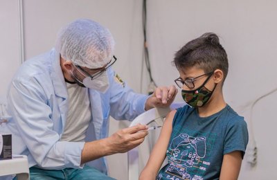 Vacinação contra a covid-19 chega às escolas particulares de Maceió