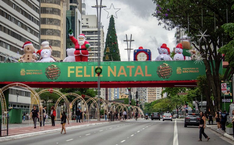 São Paulo encerra Natal com decorações espalhadas pela capital paulista (IMAGENS)