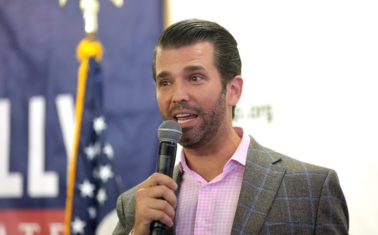 Trump Jr faz discurso de ataques em congresso organizado por Eduardo Bolsonaro