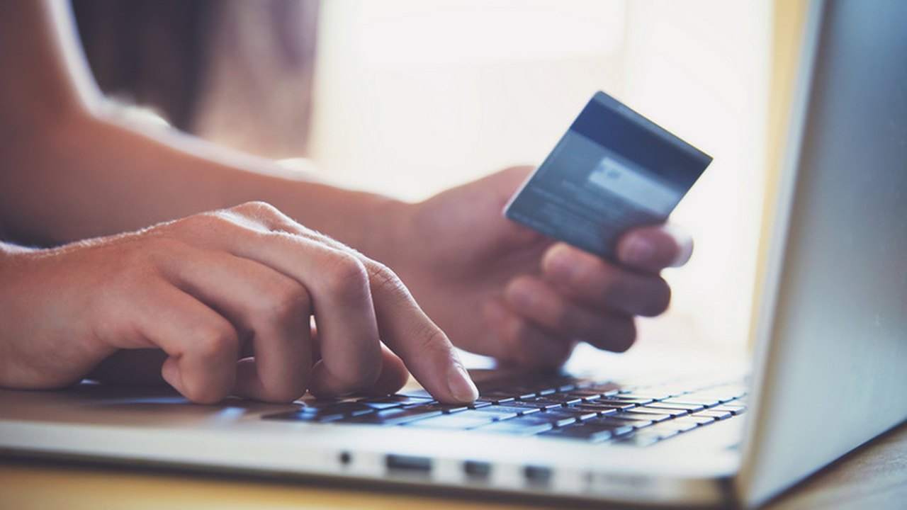 Consumidores aproveitam Black Friday para investir na educação