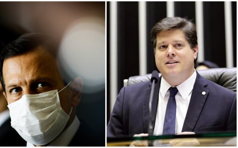 Doria, Baleia, Maia e deputados da oposição comemoram uso emergencial de vacinas