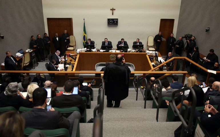 STJ decide que preso em condições degradantes terá pena contada em dobro