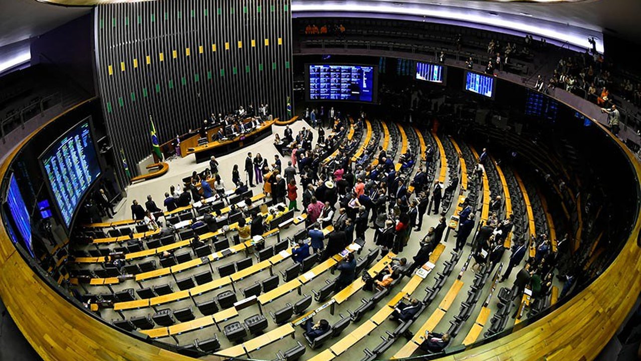 Congresso aprovou quatro projetos de lei e votou dez vetos