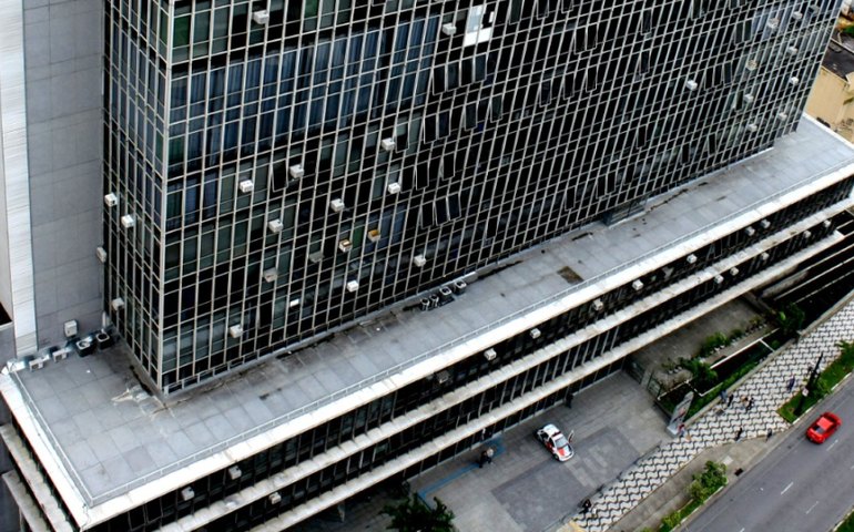 Câmara de São Paulo paga 'vale-peru' de mais de R$ 2 mil a servidores