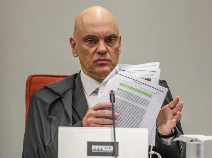 Alexandre de Moraes mantém prisão de kid preto pela trama golpista