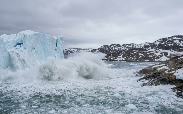 Iceberg se rompe na Groenlândia e provoca onda gigante