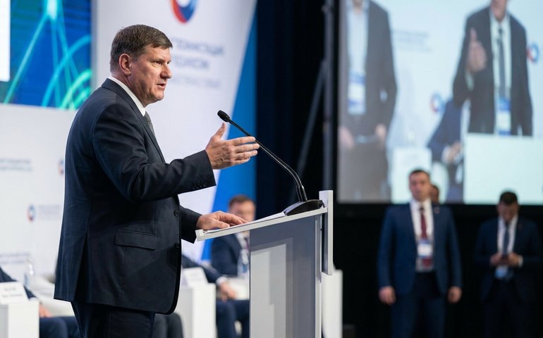 Sanções antirrussas do Ocidente não funcionam, declara Scott Ritter no SPIEF 2026