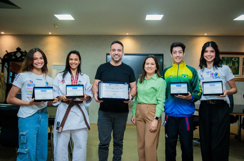 Paulo Dantas recebe atletas alagoanos que foram destaque em mundiais e olimpíadas