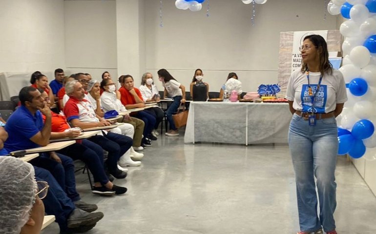 Saúde de Maceió promove ações de cuidado em saúde mental para funcionários de supermercado