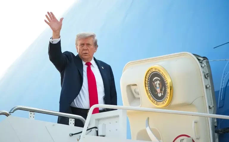 Trump reitera ameaças à Rússia antes de encontro com Putin