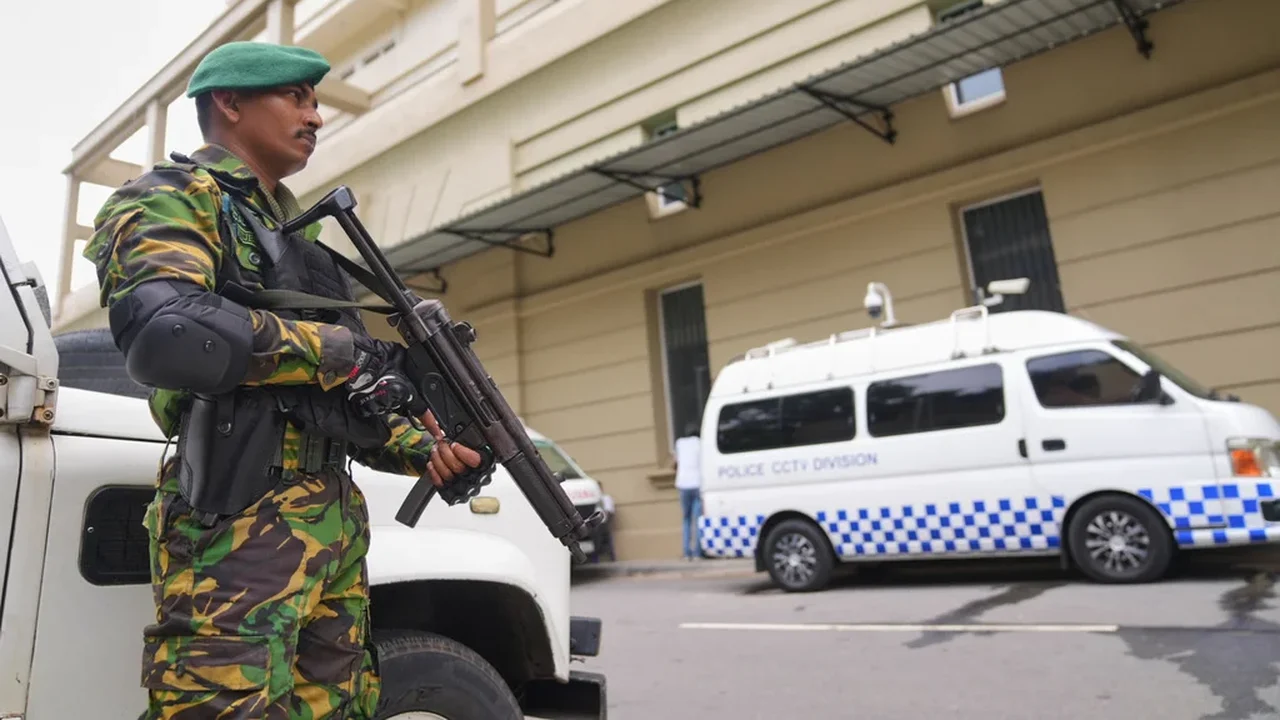 Tribunal do Sri Lanka condena 15 homens por envolvimento nos atentados mortais da Páscoa de 2019.