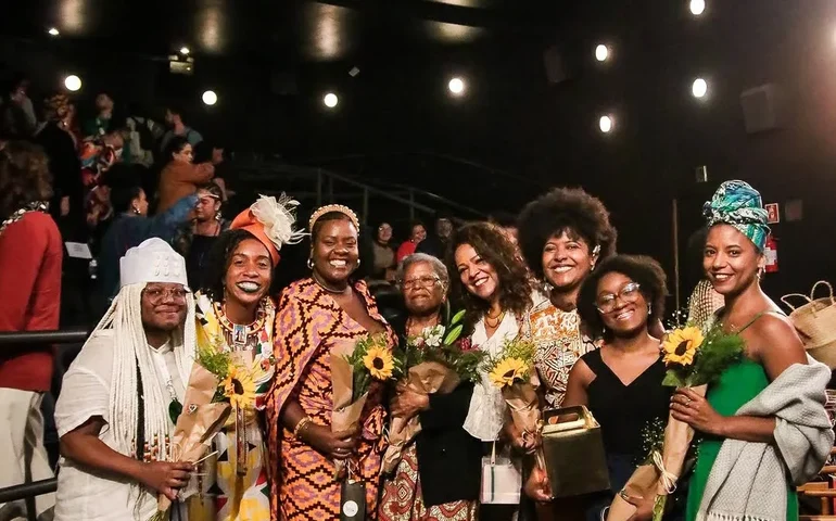 Noite histórica em São Paulo celebra mulheres negras viajantes, liberdade e ancestralidade.